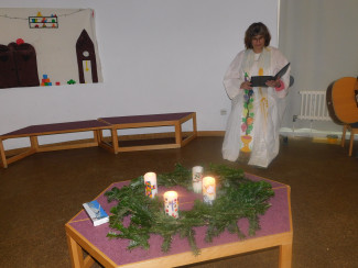 diakonin_elke_seisenberger_beim_weihnachtsgottesdienst