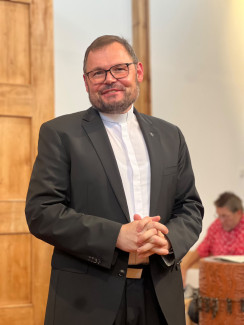 Einführung Pfarrer Menzl