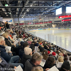 Weihnachtssingen im Eisstadion